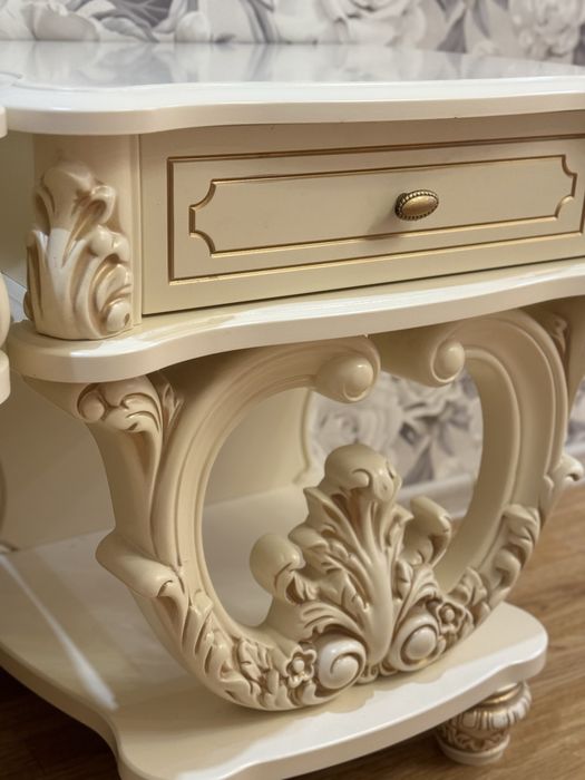 Прикрованая тумбочка