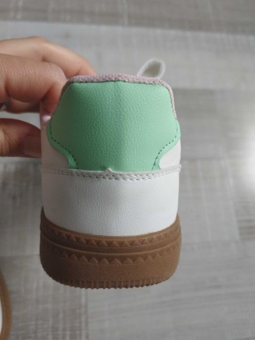 Adidasi fetite nr 34