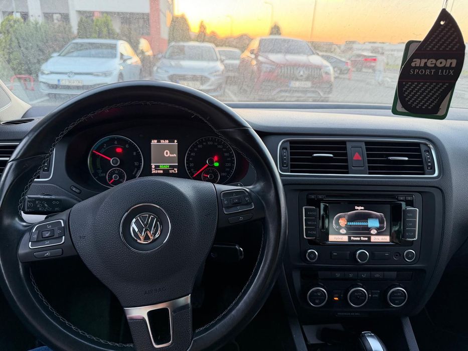 Vând masina jetta