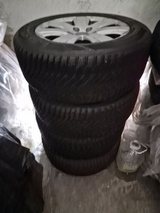 Зимни гуми с джанти 225х55х16 audi