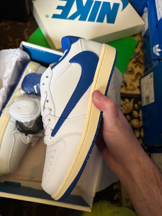 Jordan 1 Travis Scott mărimea 41 si 42