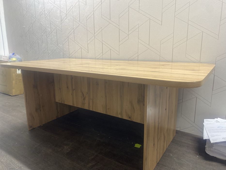 Продам стол офисный для переговоров