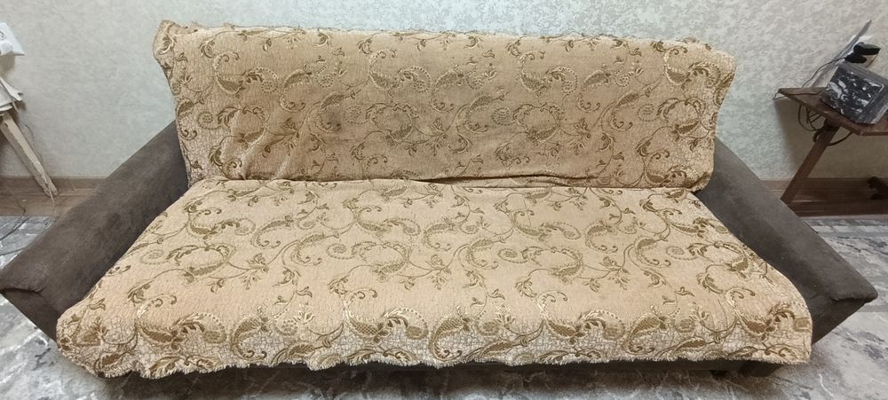 Продаю диван. Все механизмы в рабочем состоянии