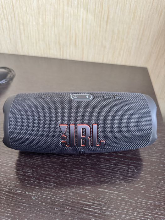 Продам колонку JBL charge 5