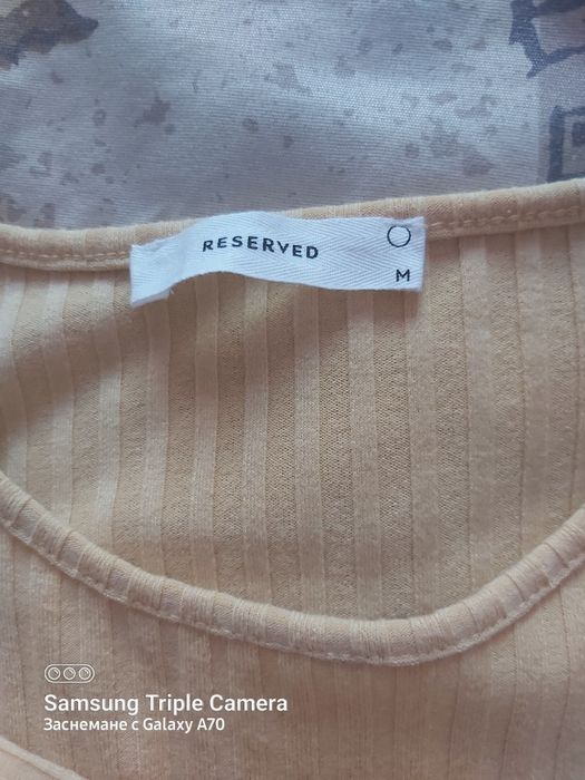 Дамскиии топ средна дължина !