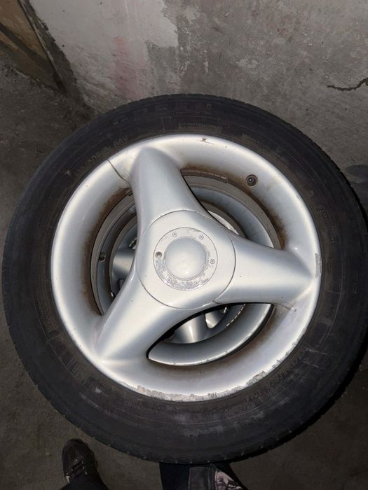 Алуминиеви джанти със гуми