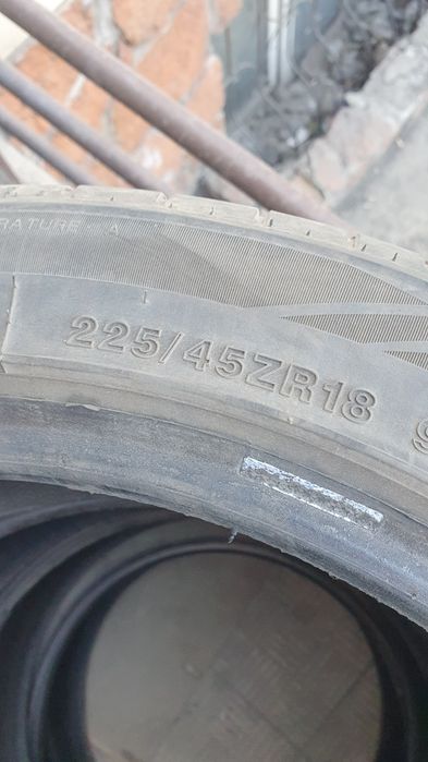 Продам комплект шин r18