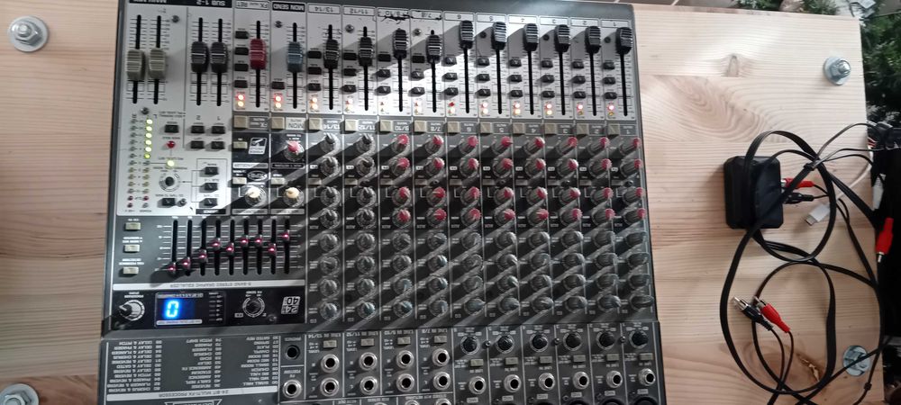 Mixer Behringer xenyx 1832 FX