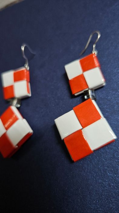 Cercei studs și cercei cu design geometric din hârtie și  scotchu