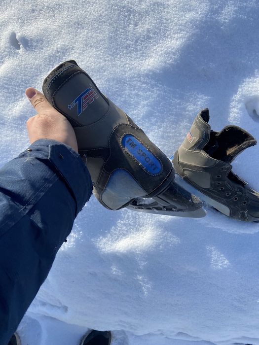 Коньки лыжи продам