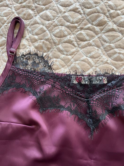 Красивый топ, шелковый сливового оттенка still young