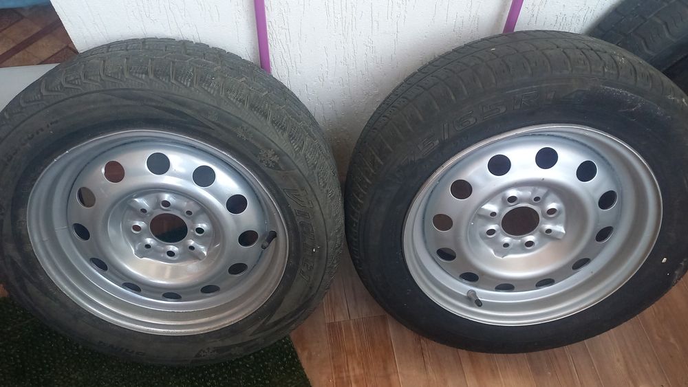Продам 2 колеса с дисками