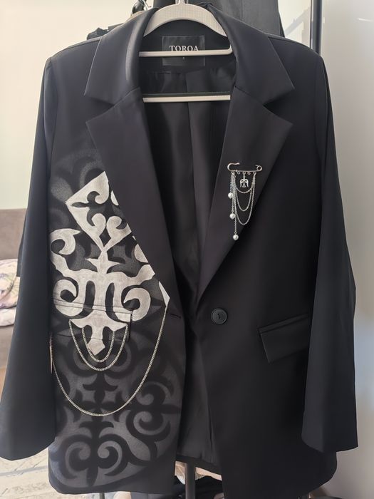 Женский костюм с орнаментом
Размер: S/M
Состояние: новое (1-2 раза над