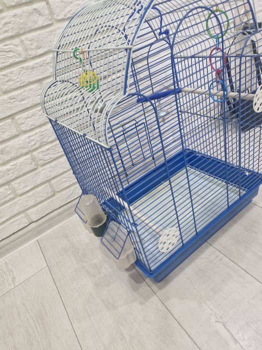 Продам большую клетку для попугаев