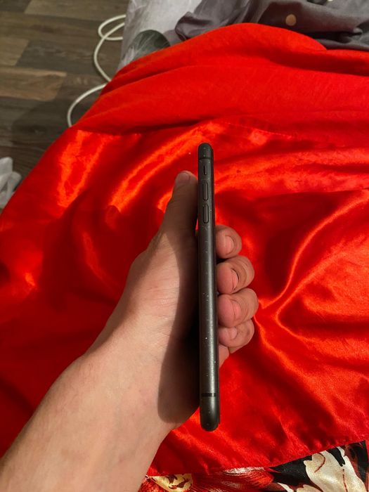 Продам айфон 11