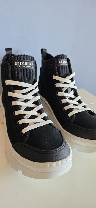 Vând tenesi Skechers