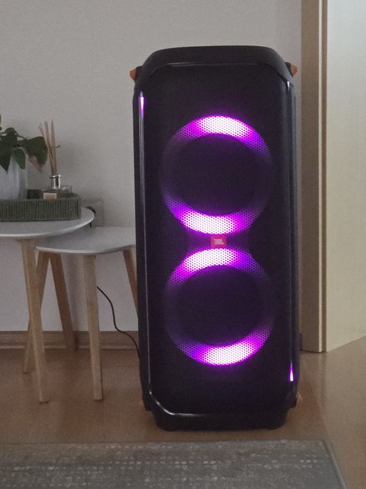 INCHIRIERE !!! Boxa Jbl 710+set 2 microfoane