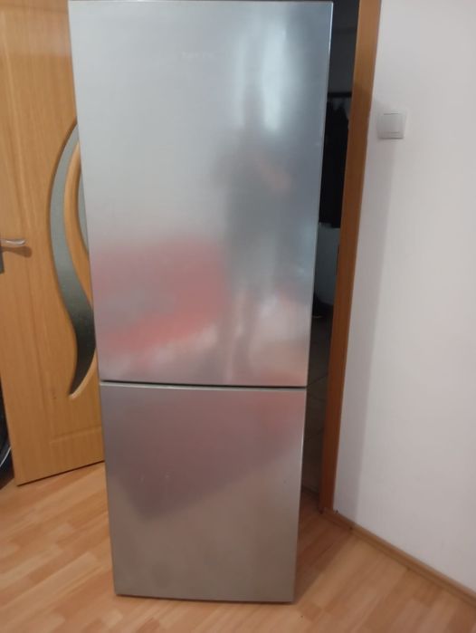 Frigider Artic inox.