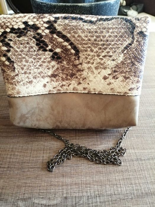 КРАСИВА чанта 2в1, бежово-златисто, с животински принт 30лв