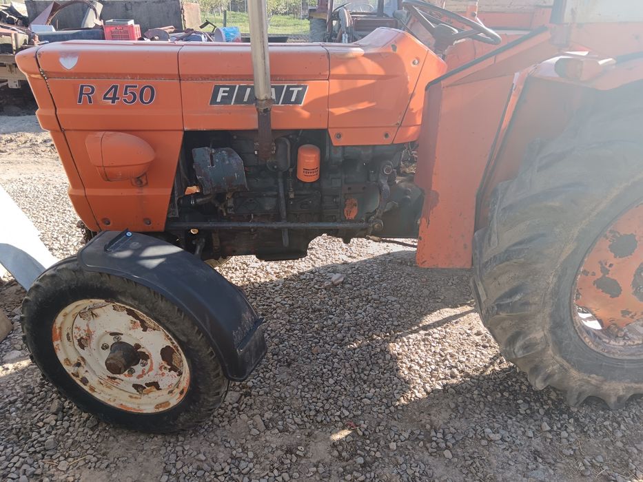 Vând tractor fiat R450
