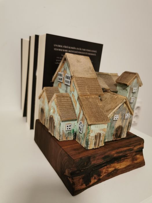 Book Holder Tiny Village – suport de carte din lemn