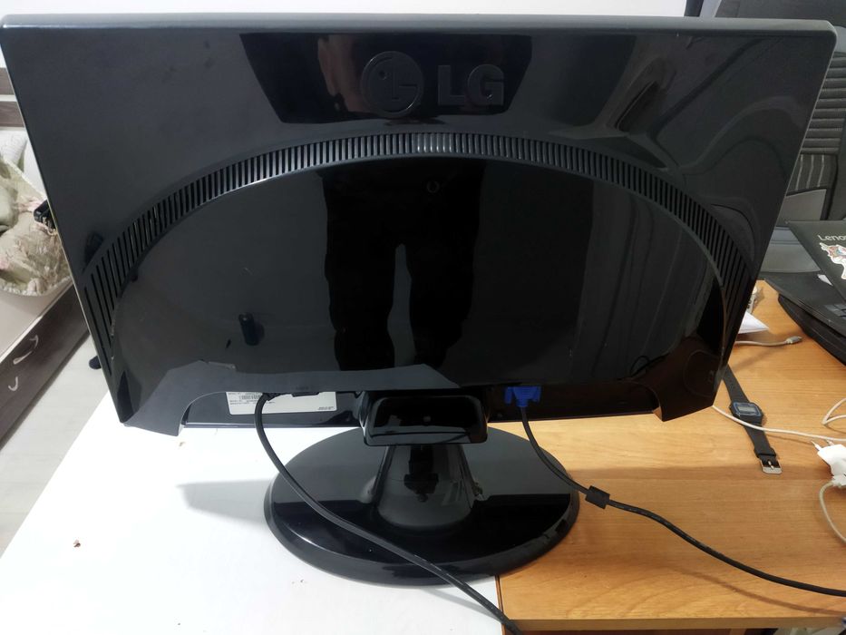 Монитор LG 24 дюйма