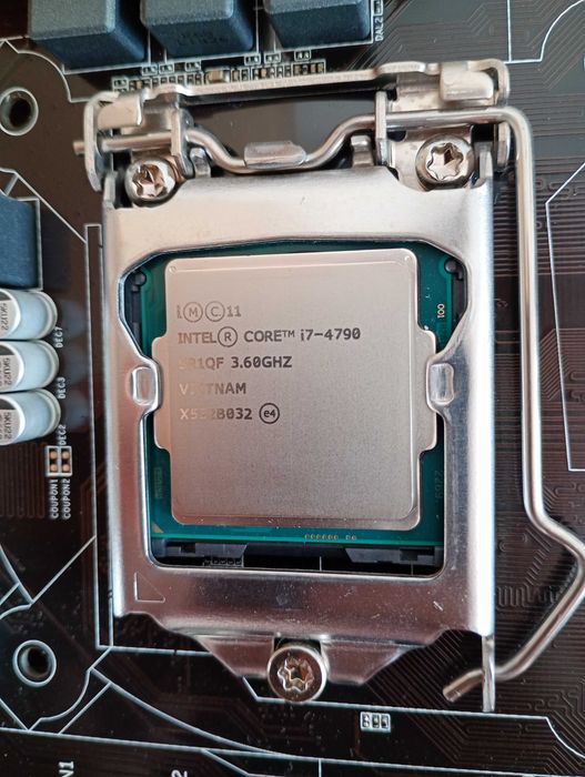 Дънна платка с процесор Intel i7