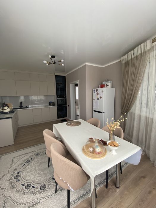 Продается двух этажный дом