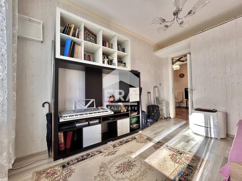 Продава се Четиристаен апартамент в София, Център - 76 кв.м за 3816 €/кв.м - Снимка #4
