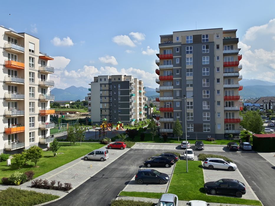 PROPRIETAR inchiriez apartament 2 camere cu loc de parcare. CORESI