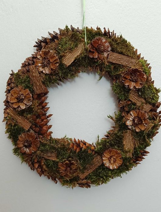Coroniță decorativă cu mușchi și scoarță – handmade, 37 cm
