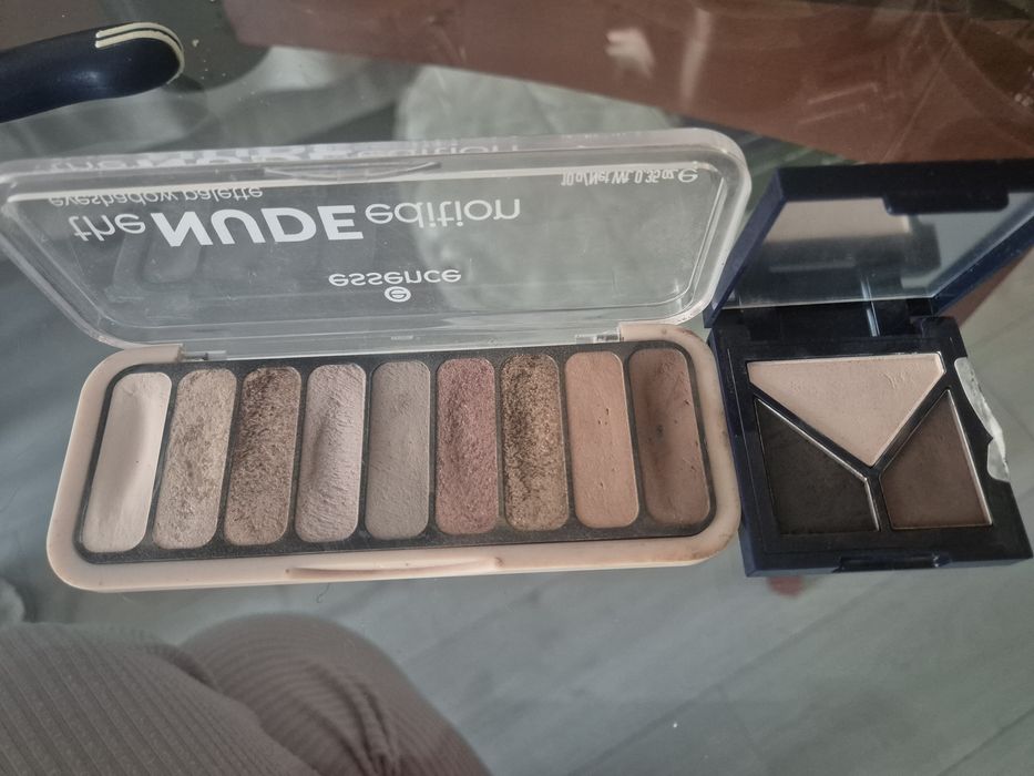 Жве палетки теней Shu, essence