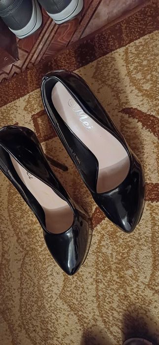 Pantofi toc inalt 37