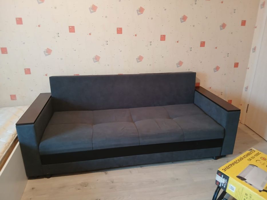 Диван б/у , открывается