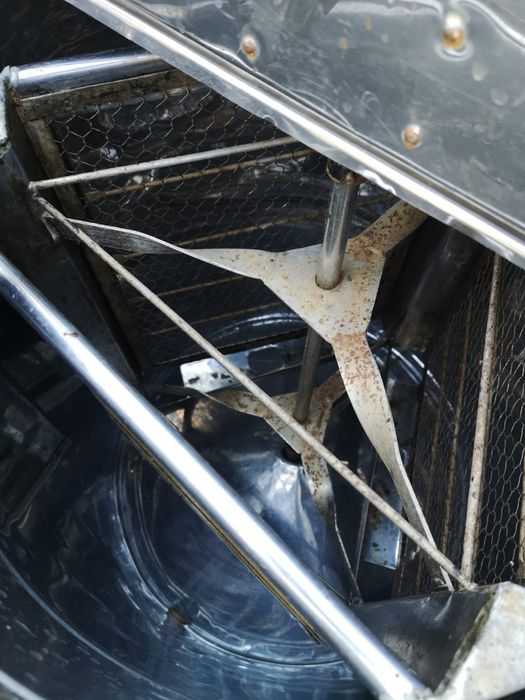 Центрофуга за мед