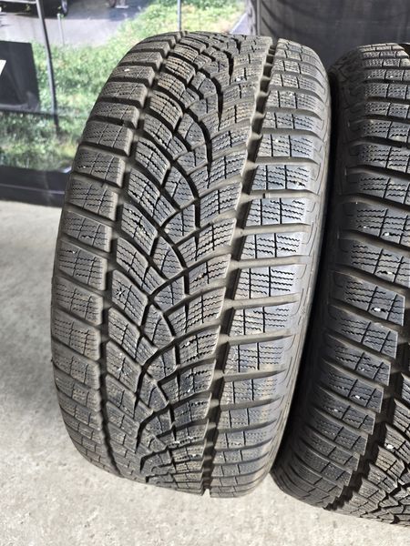 235/45/18 Goodyear 4бр