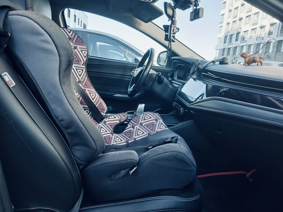 Продаю машину Omoda s5