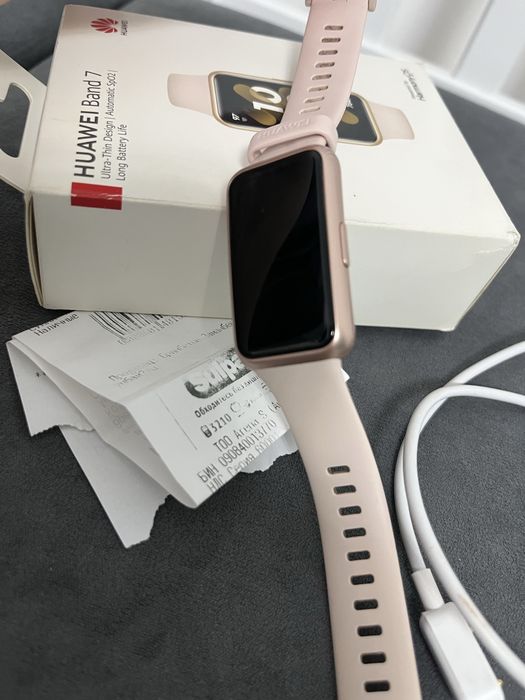 Продам  smart часы HUAWEI band 7