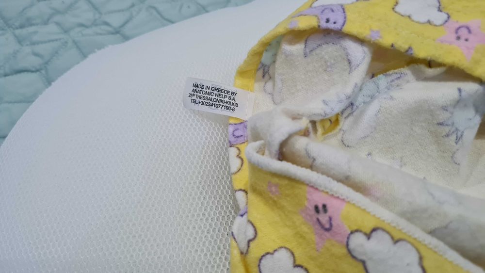 Анатомична бебешка възглавница