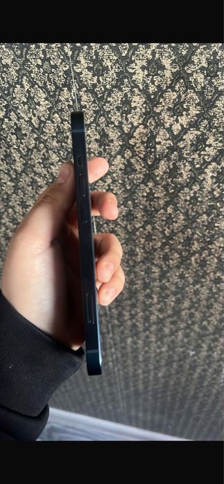 Продам Iphone 13