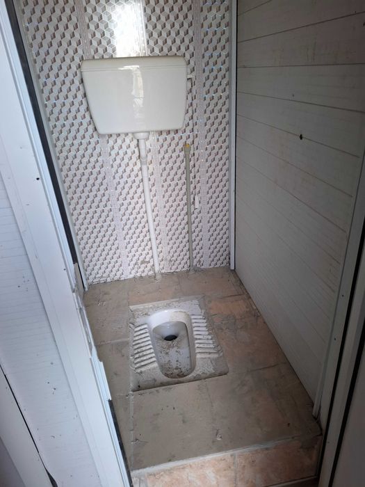 Контейнер предусмотрен под туалет