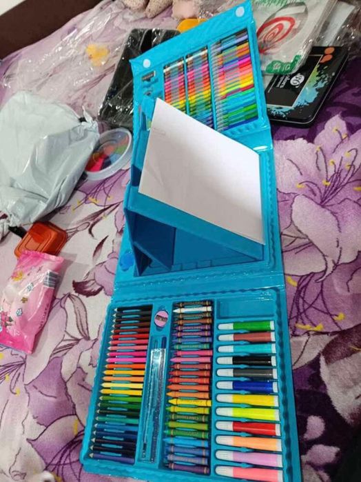 Детски комплект за рисуване в куфар от 208 части