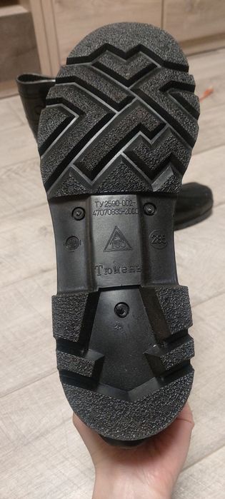 Срочно продам мужские сапоги