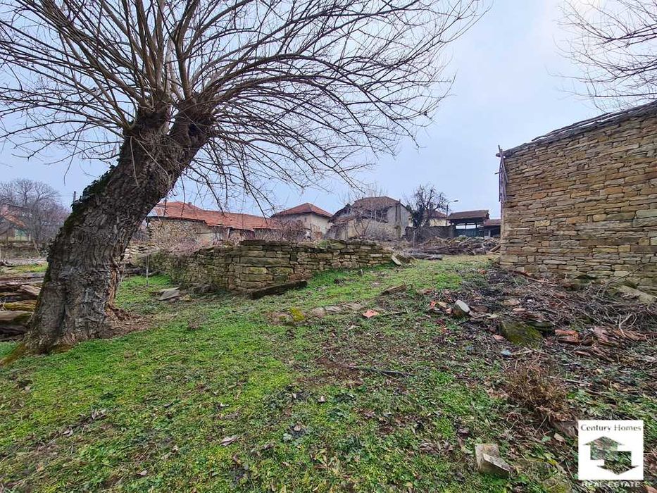 170283 Къща с просторен двор и стопански постройки в с. Косарка