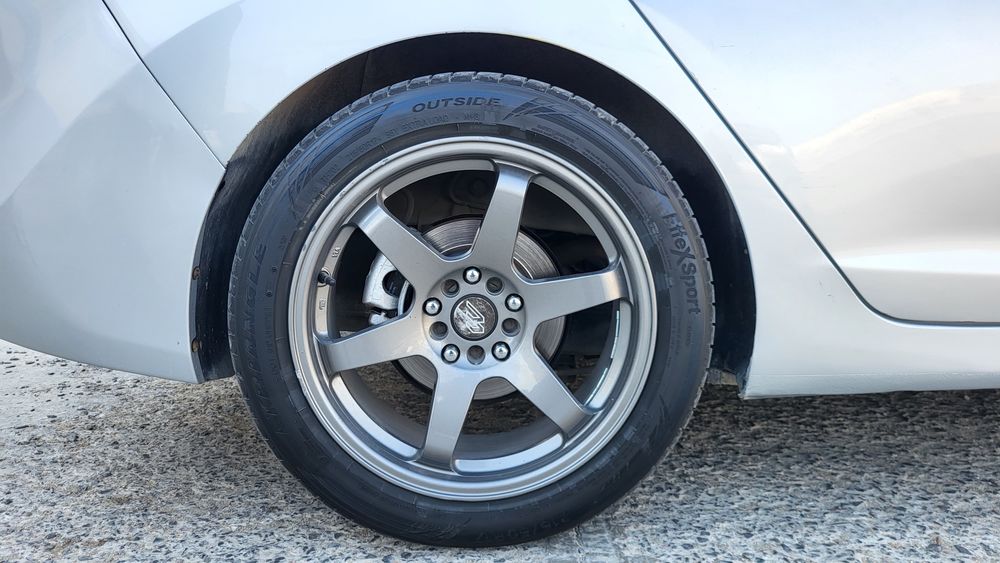 Покрышка диска комплект 215/50/17 оригинал