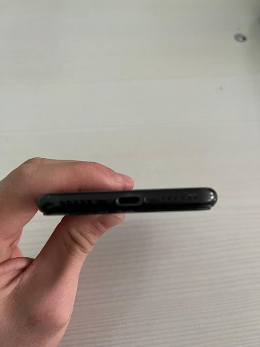 Айфон se 2 в хорошем состоянии