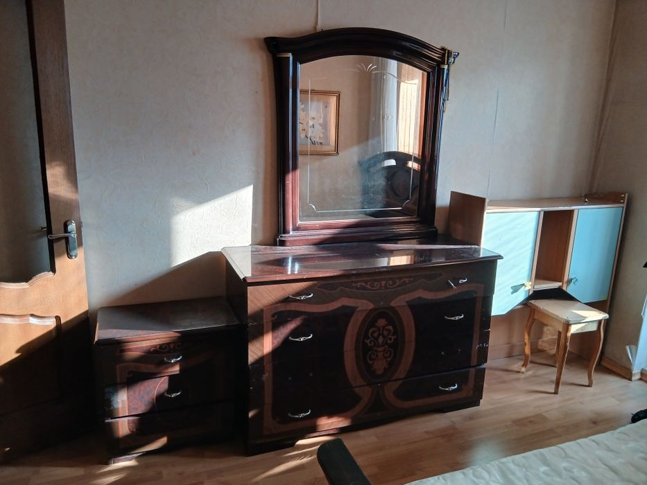 Мебел спальни и диван