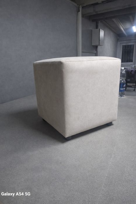 Продам пуфики новые.