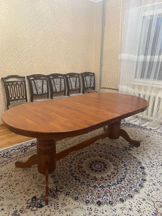 Стол для гостевой