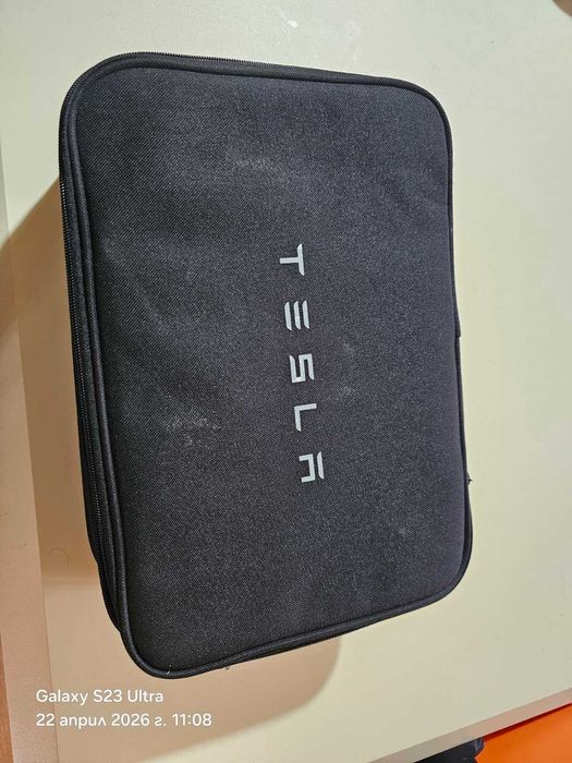 Теглич за Тесла Модел 3